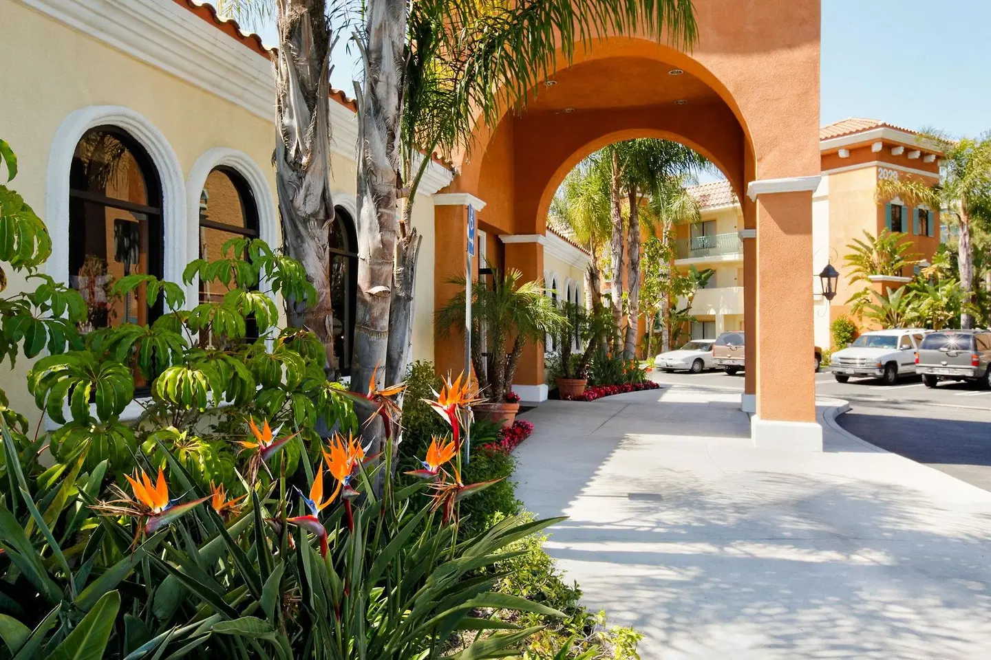 Cortona Inn & Suites Anaheim Resort EXTERIOR