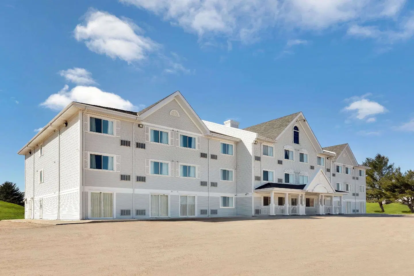 Ramada by Wyndham Miramichi New Brunswick EXTERIOR