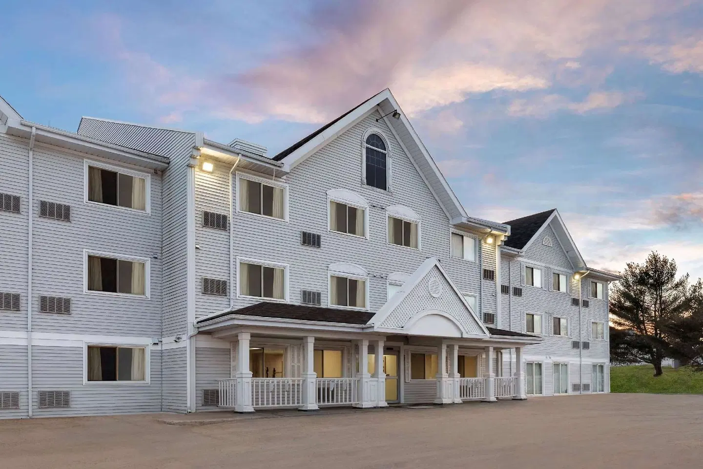 Ramada by Wyndham Miramichi New Brunswick EXTERIOR