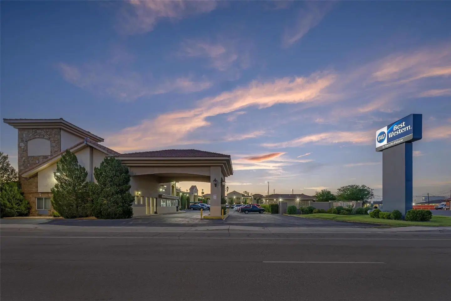 Best Western El Rancho Palacio EXTERIOR