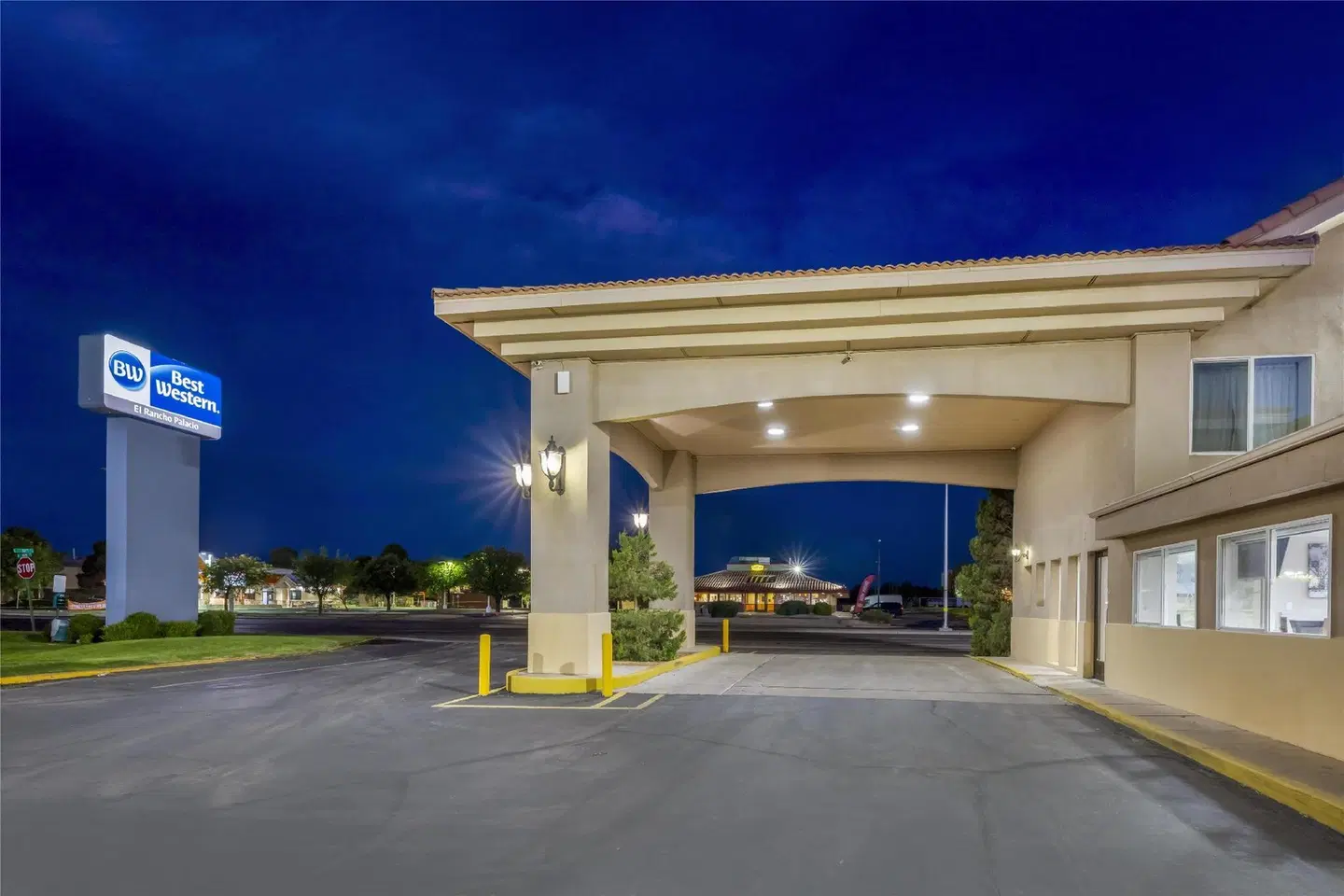 Best Western El Rancho Palacio EXTERIOR