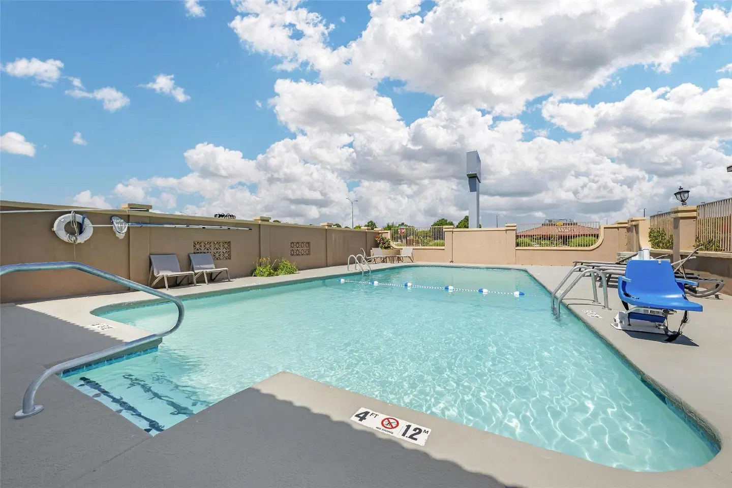 Best Western El Rancho Palacio OUTDOOR_POOL