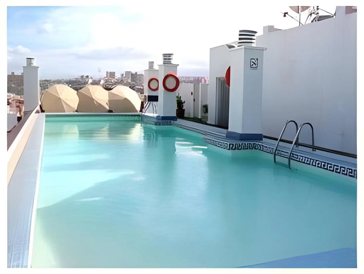 Concorde OUTDOOR_POOL