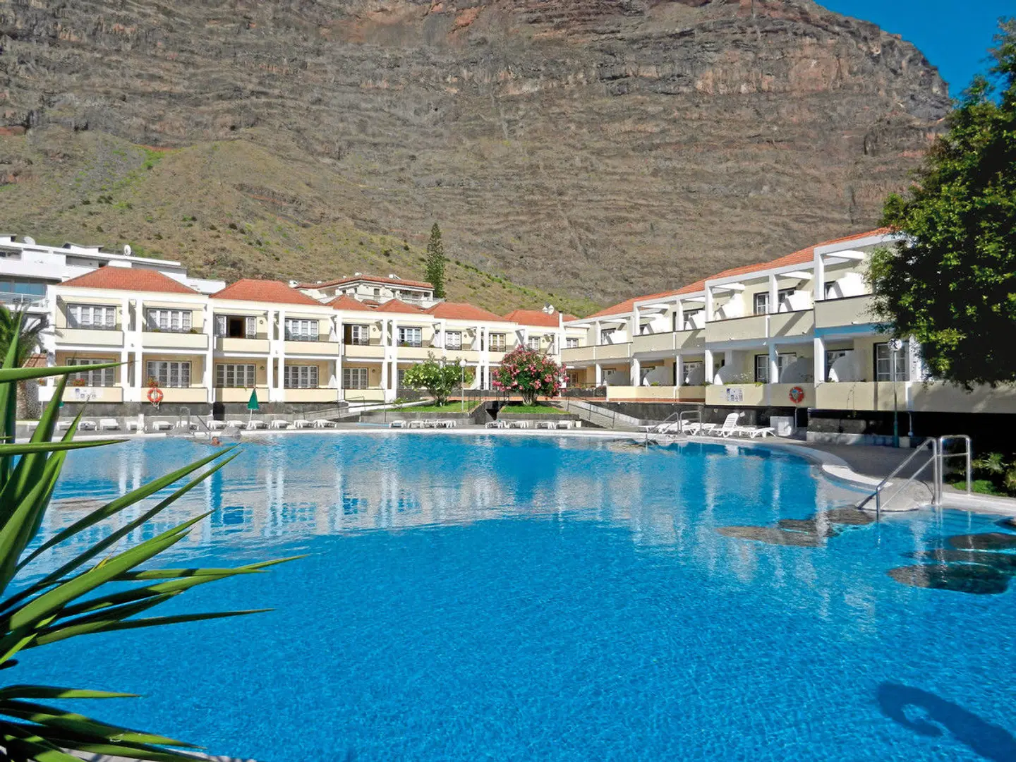 Apartamentos Checkin Laurisilva OUTDOOR_POOL