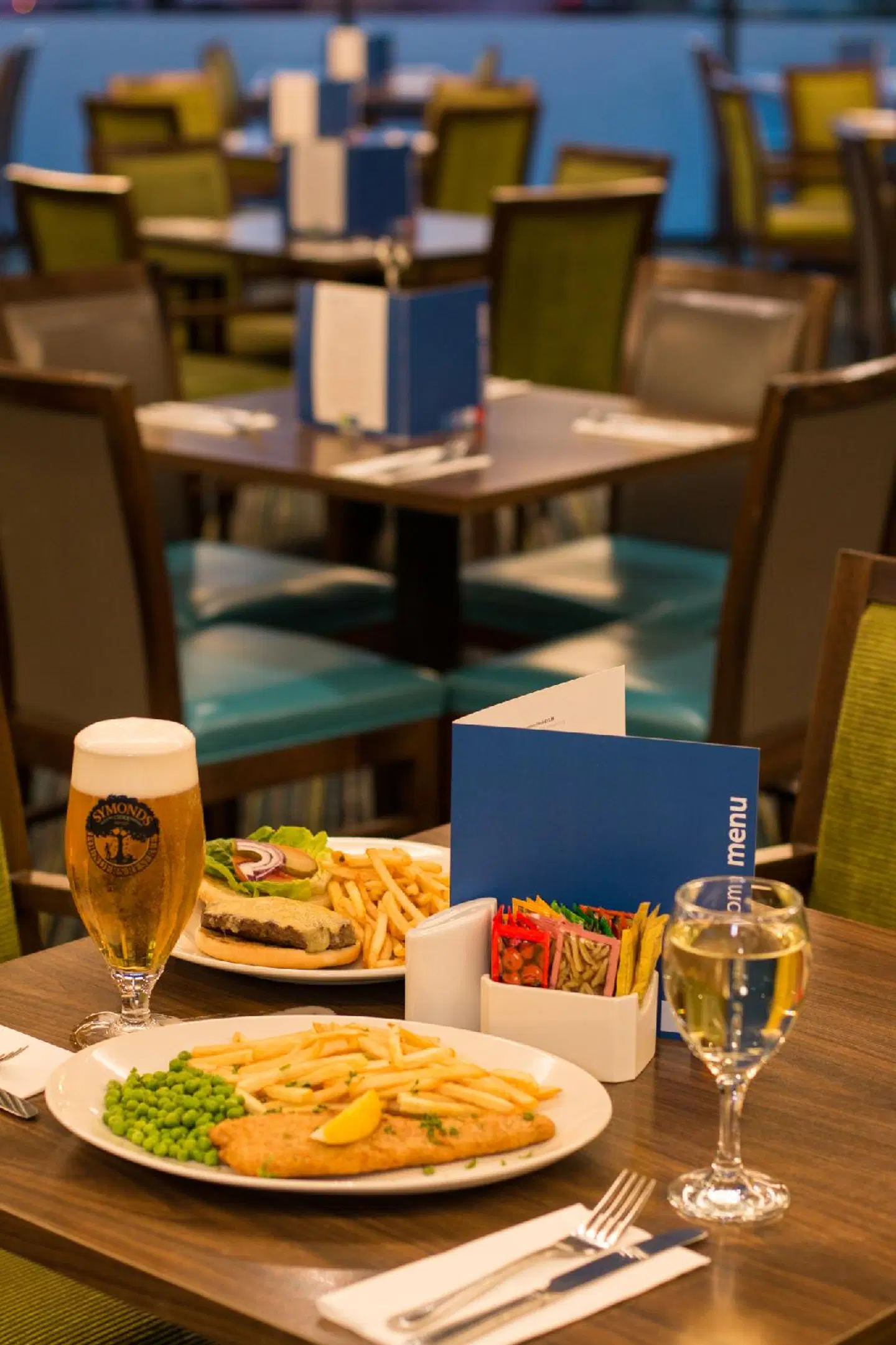 Holiday Inn Express London - Heathrow T5 by IHG Restaurant
