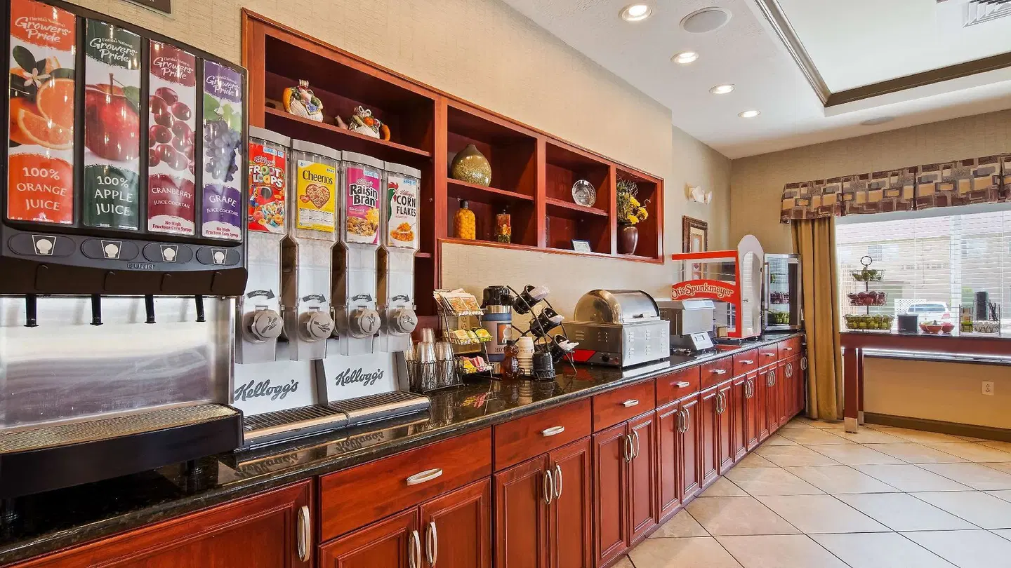 Best Western Plus Montezuma Inn and Suites Bar