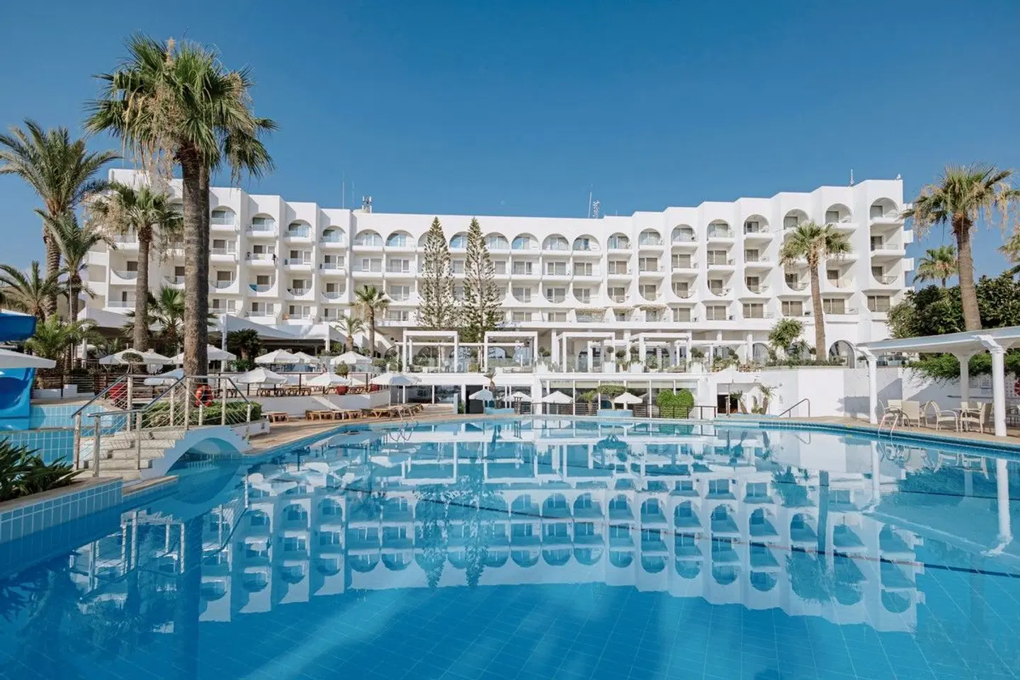 The Golden Coast Beach OUTDOOR_POOL