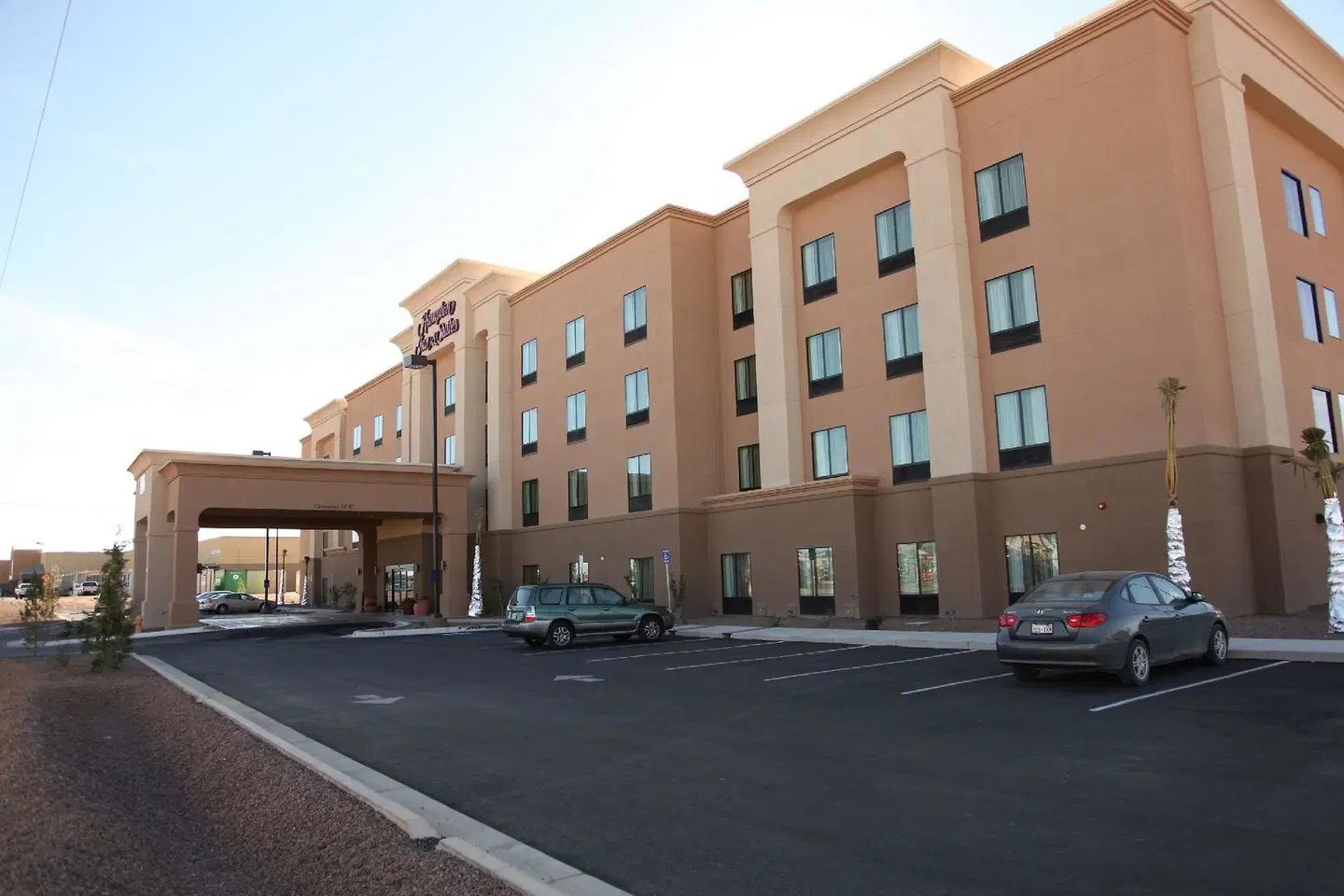 Hampton Inn & Suites Carlsbad EXTERIOR