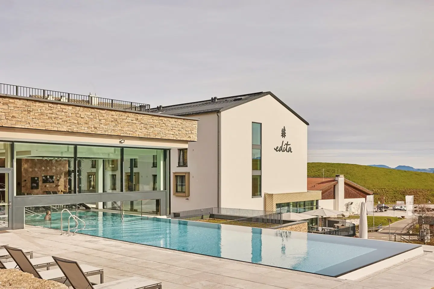 Hotel edita OUTDOOR_POOL