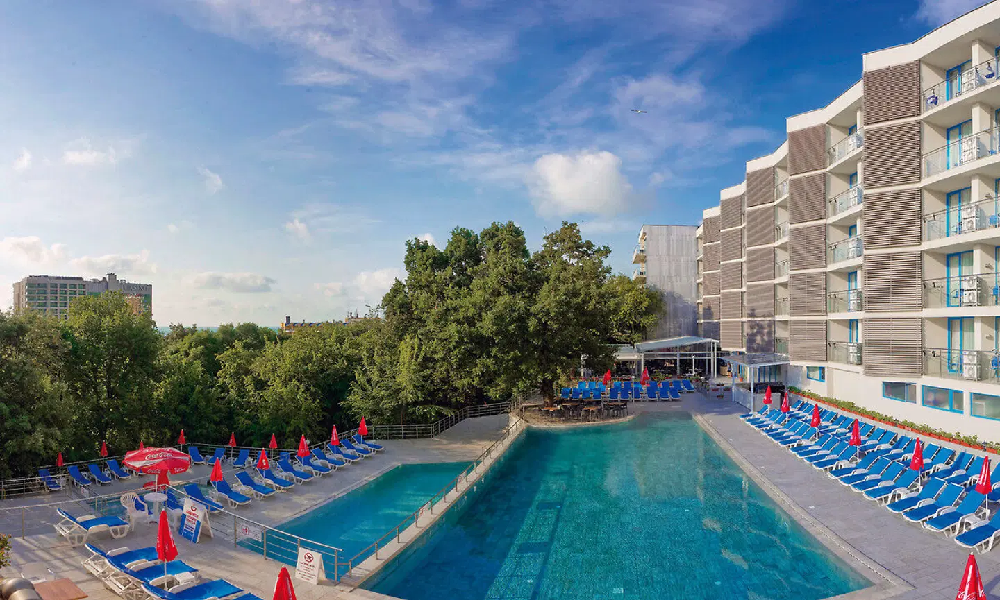 Slavey OUTDOOR_POOL