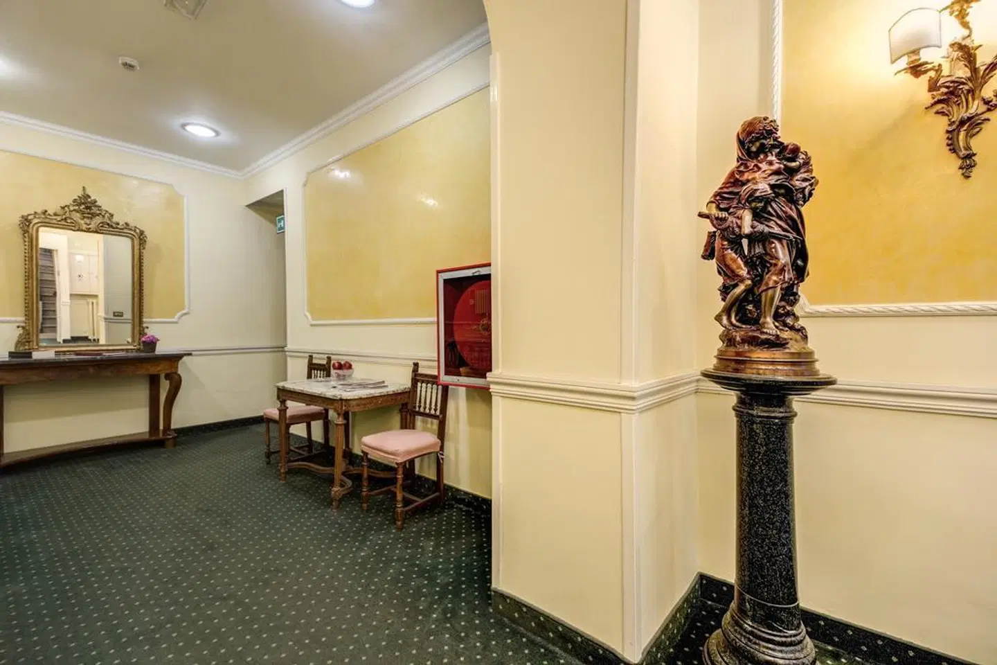 St. Moritz LOUNGE_LOBBY