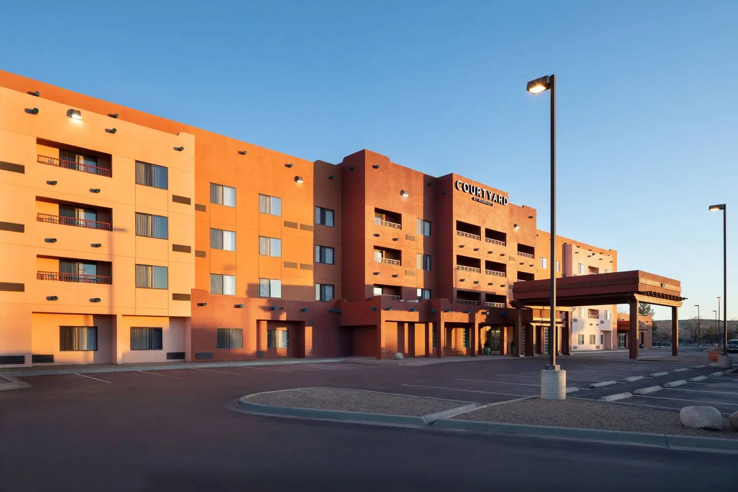 Courtyard by Marriott Farmington EXTERIOR