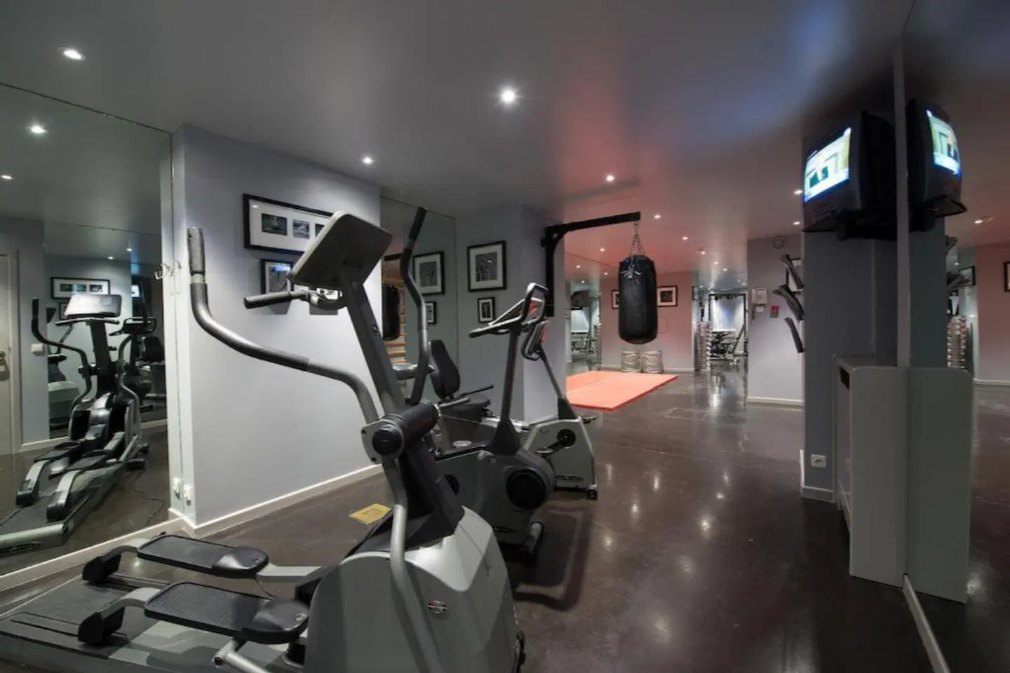 Manos Premier SPORTS_AND_LEISURE