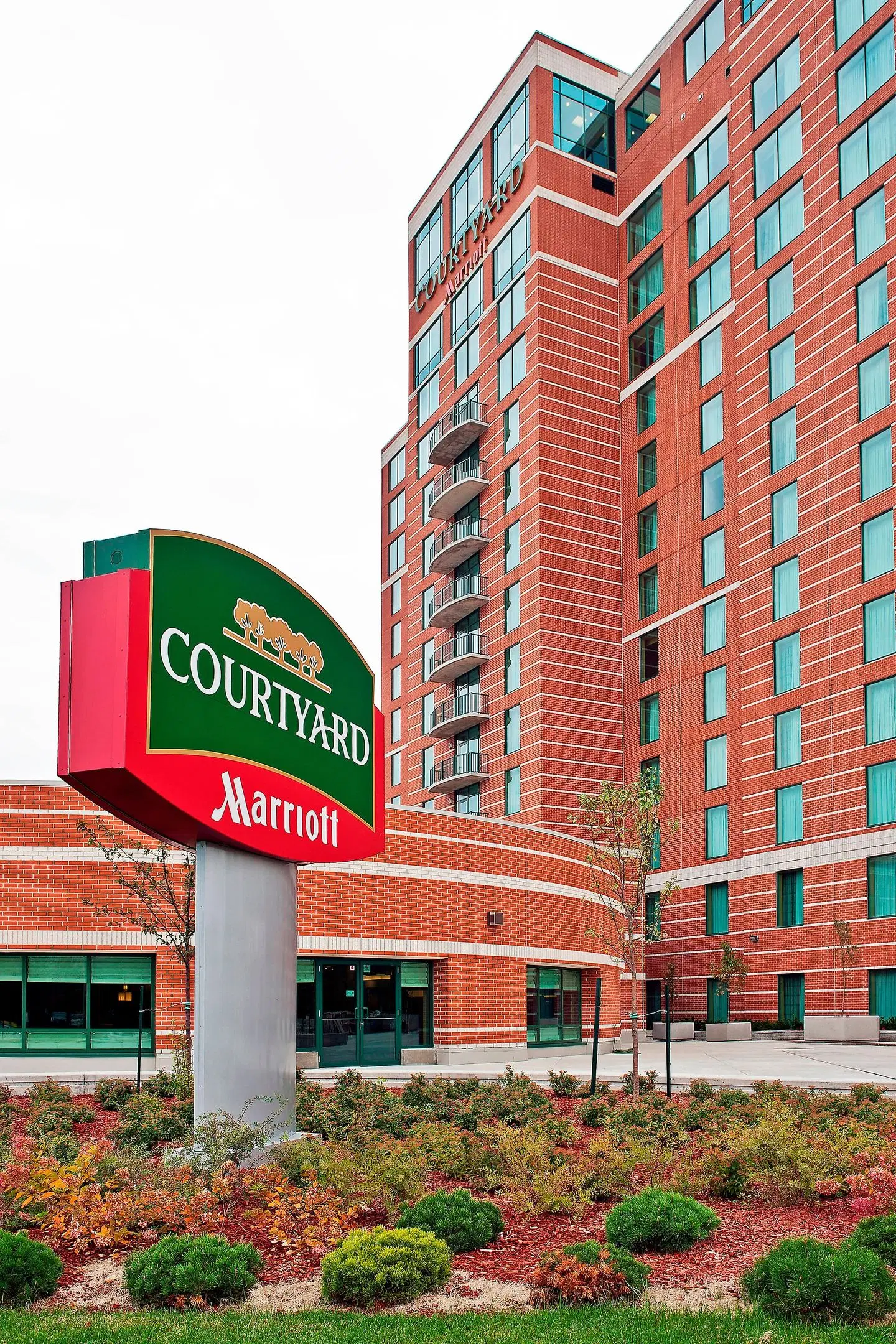 Courtyard by Marriott Ottawa East EXTERIOR