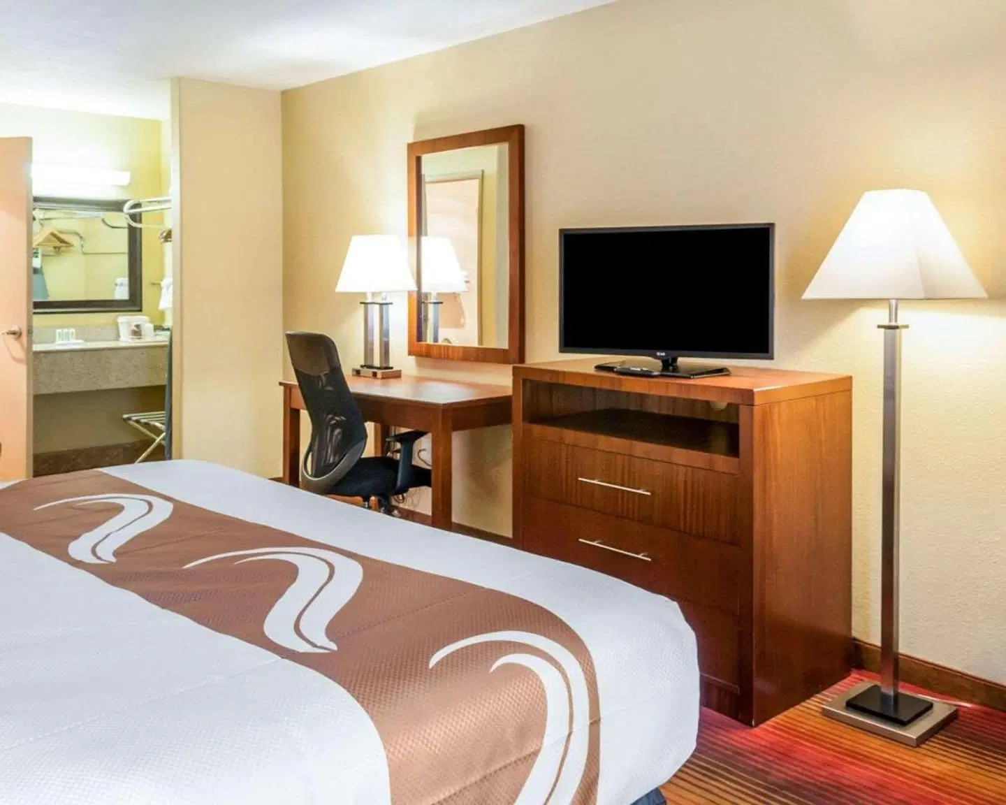 Quality Inn & Suites ROOM_EXAMPLE