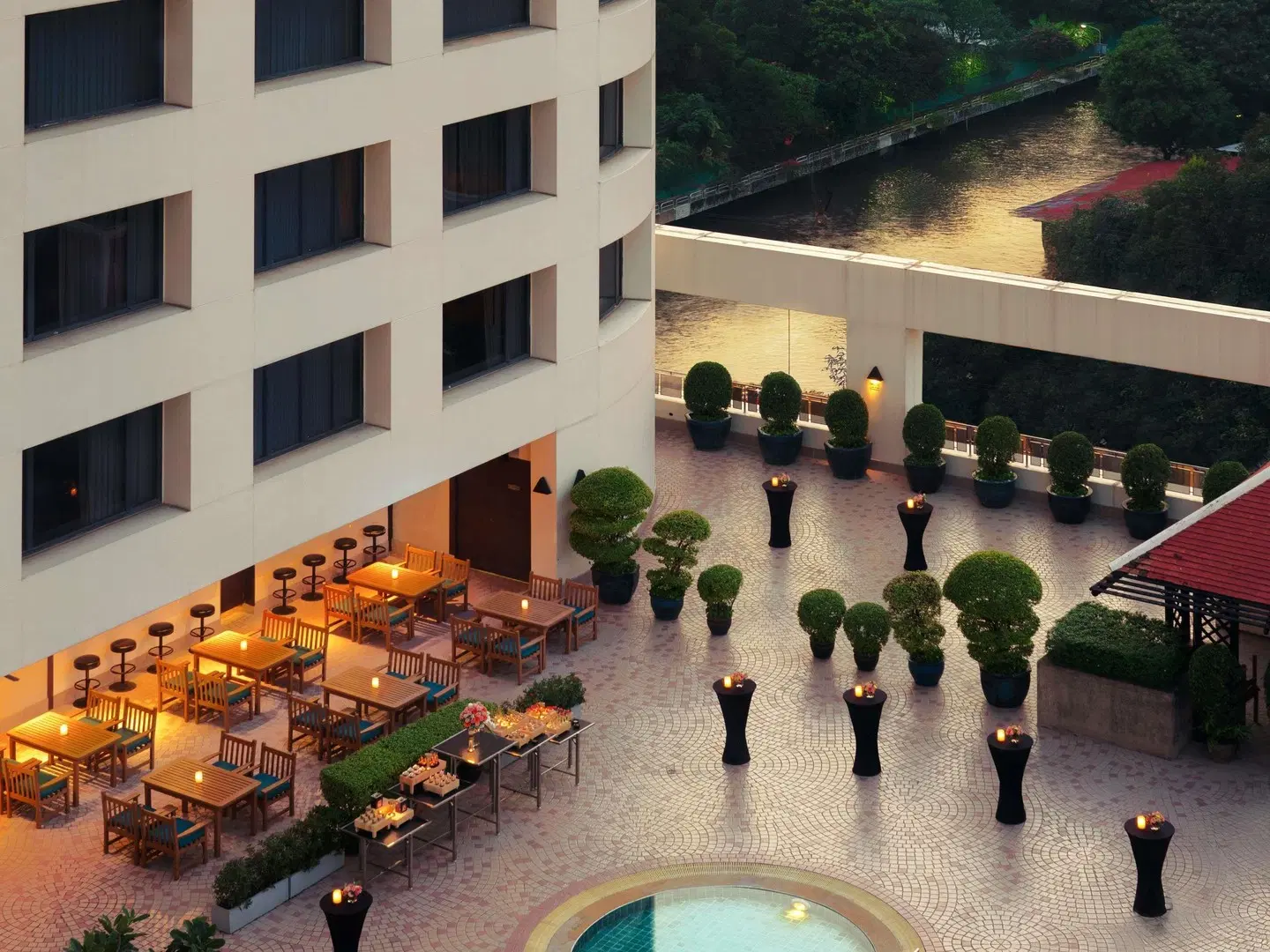 Grand Mercure Bangkok Atrium Restaurant