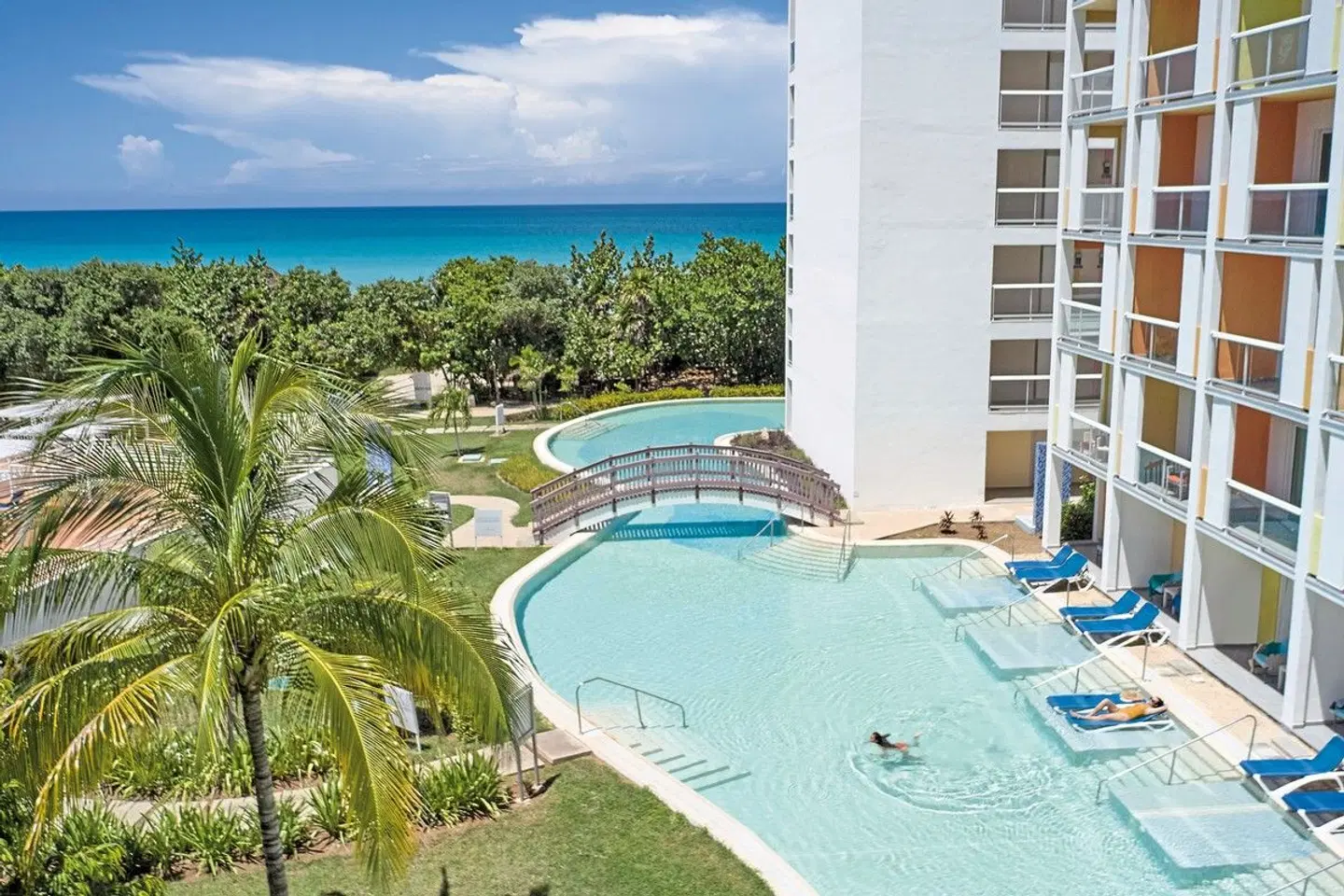 Bella Vista OUTDOOR_POOL