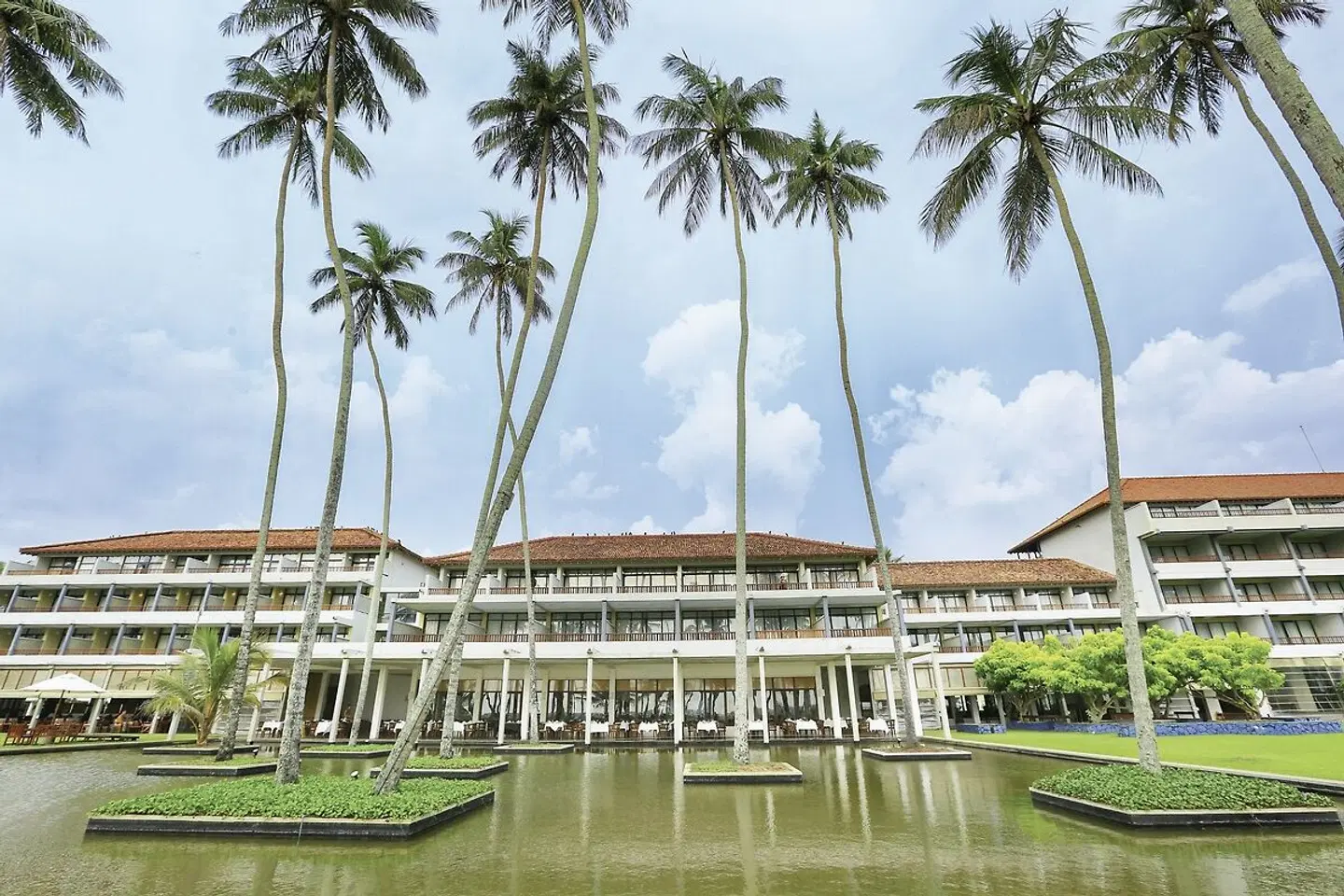 The Blue Water Hotel and Spa EXTERIOR