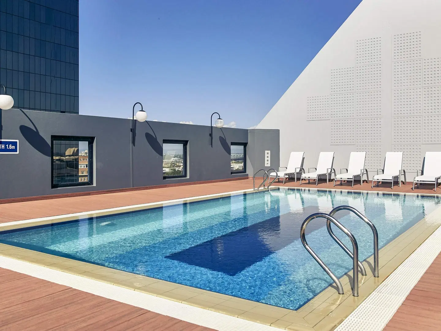 Mercure Perth OUTDOOR_POOL