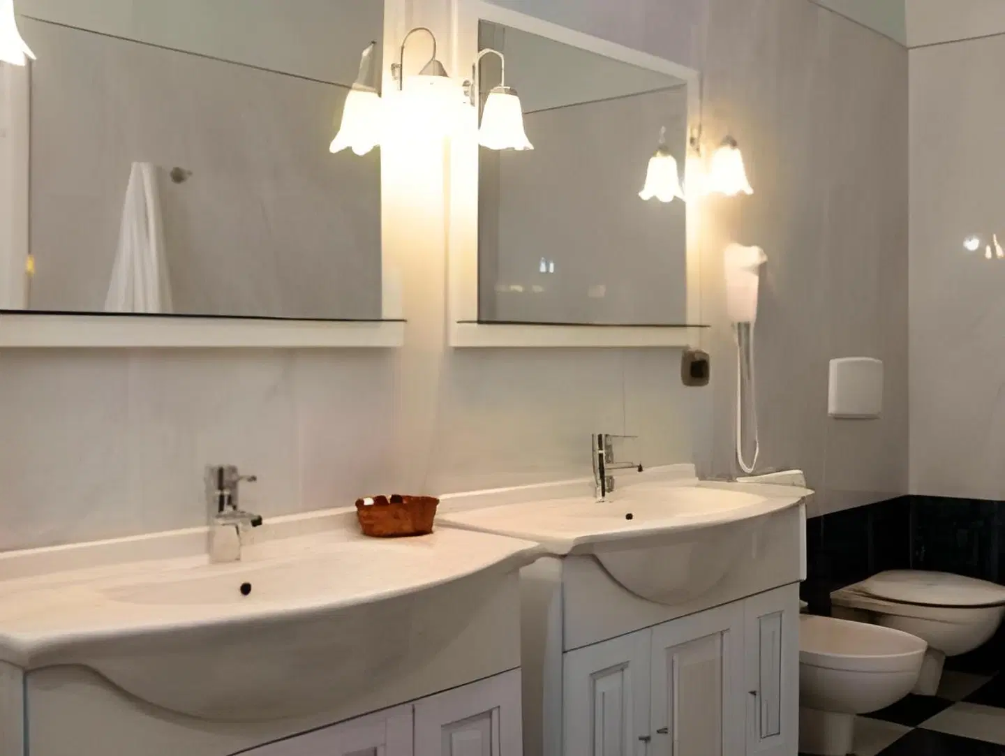 Semiramide Palace Hotel Badezimmer