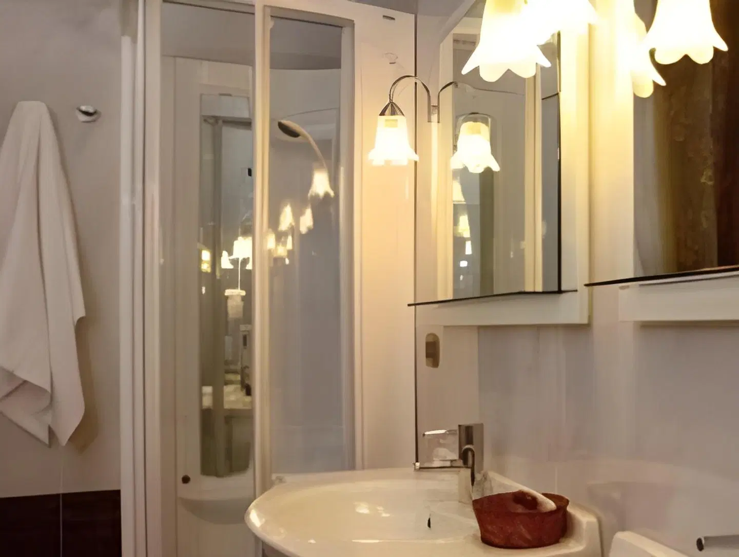 Semiramide Palace Hotel Badezimmer
