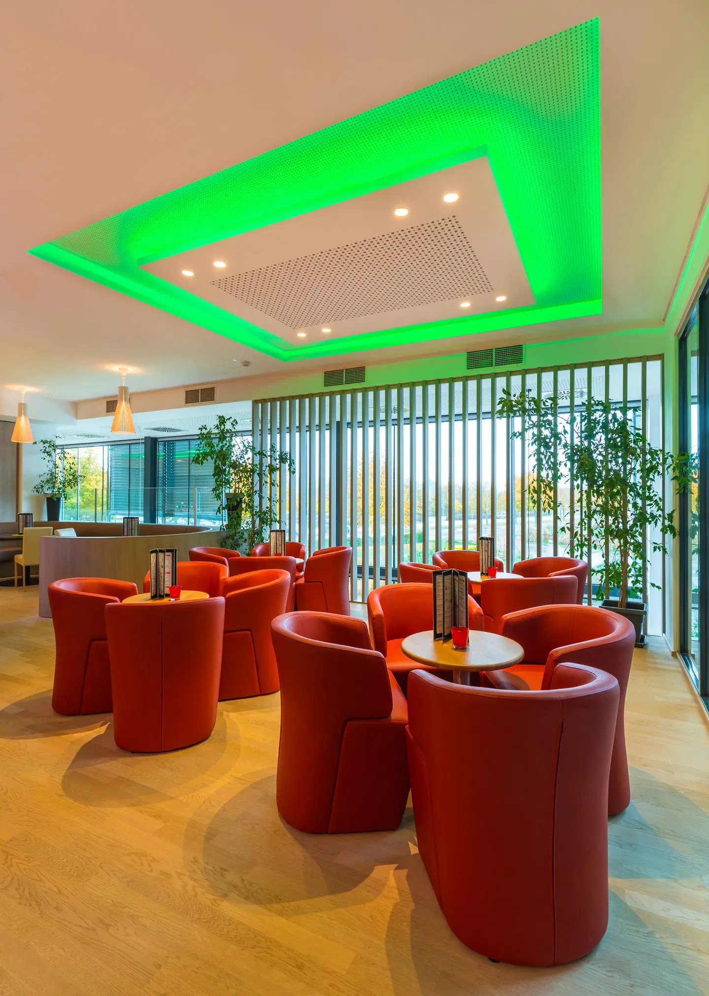 All in Red LOUNGE_LOBBY