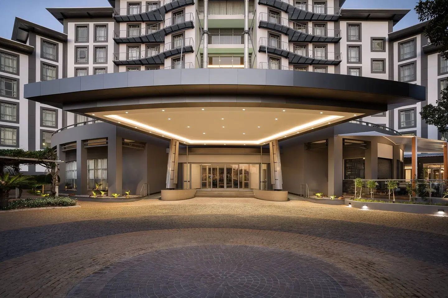 Protea Hotel by Marriott Johannesburg Wanderers EXTERIOR