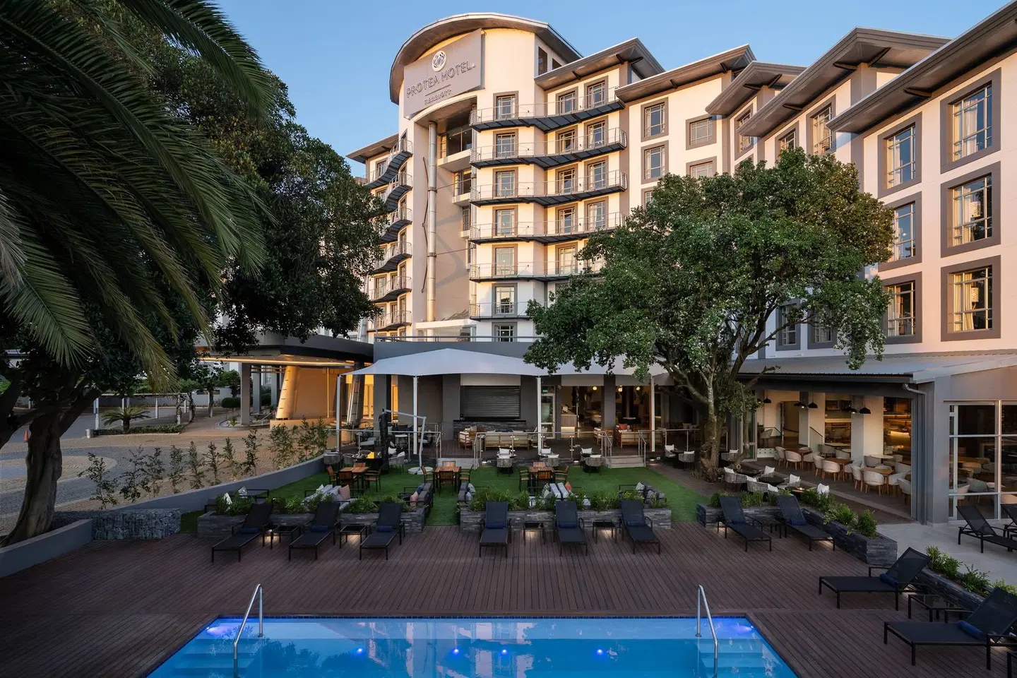 Protea Hotel by Marriott Johannesburg Wanderers EXTERIOR