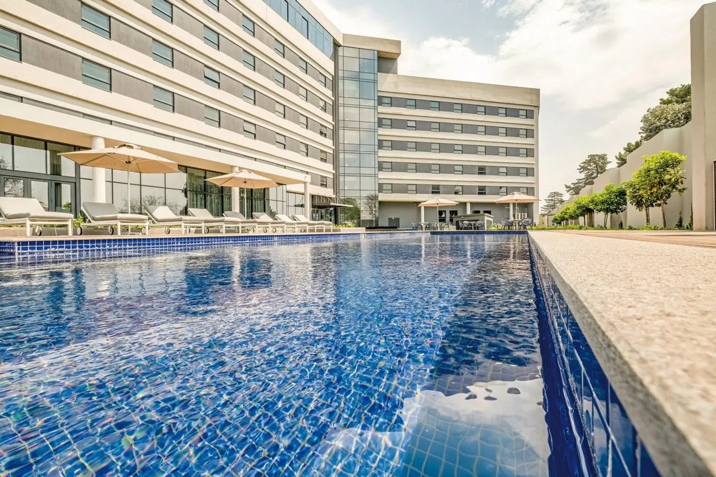 Radisson Hotel & Convention Centre Johannesburg, O.R. Tambo OUTDOOR_POOL