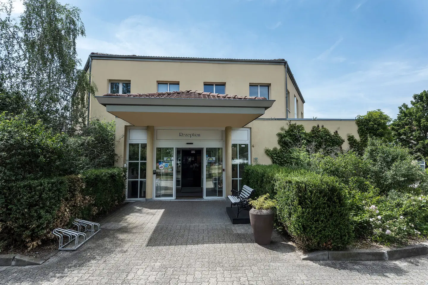 Days Inn by Wyndham Dessau EXTERIOR