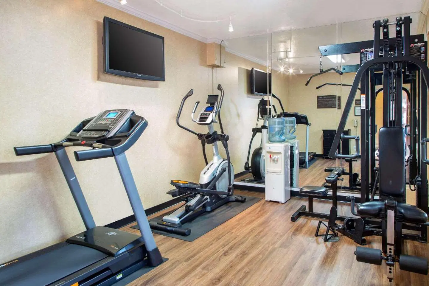 Comfort Inn & Suites San Francisco Airport North SPORTS_AND_LEISURE