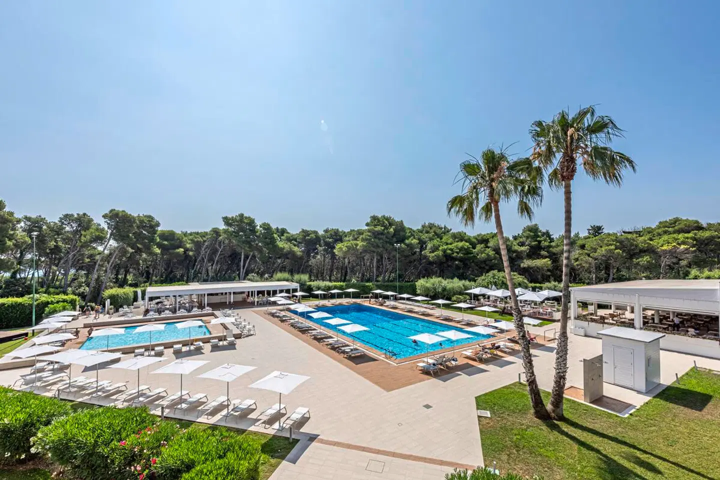 VOI Daniela Essentia OUTDOOR_POOL