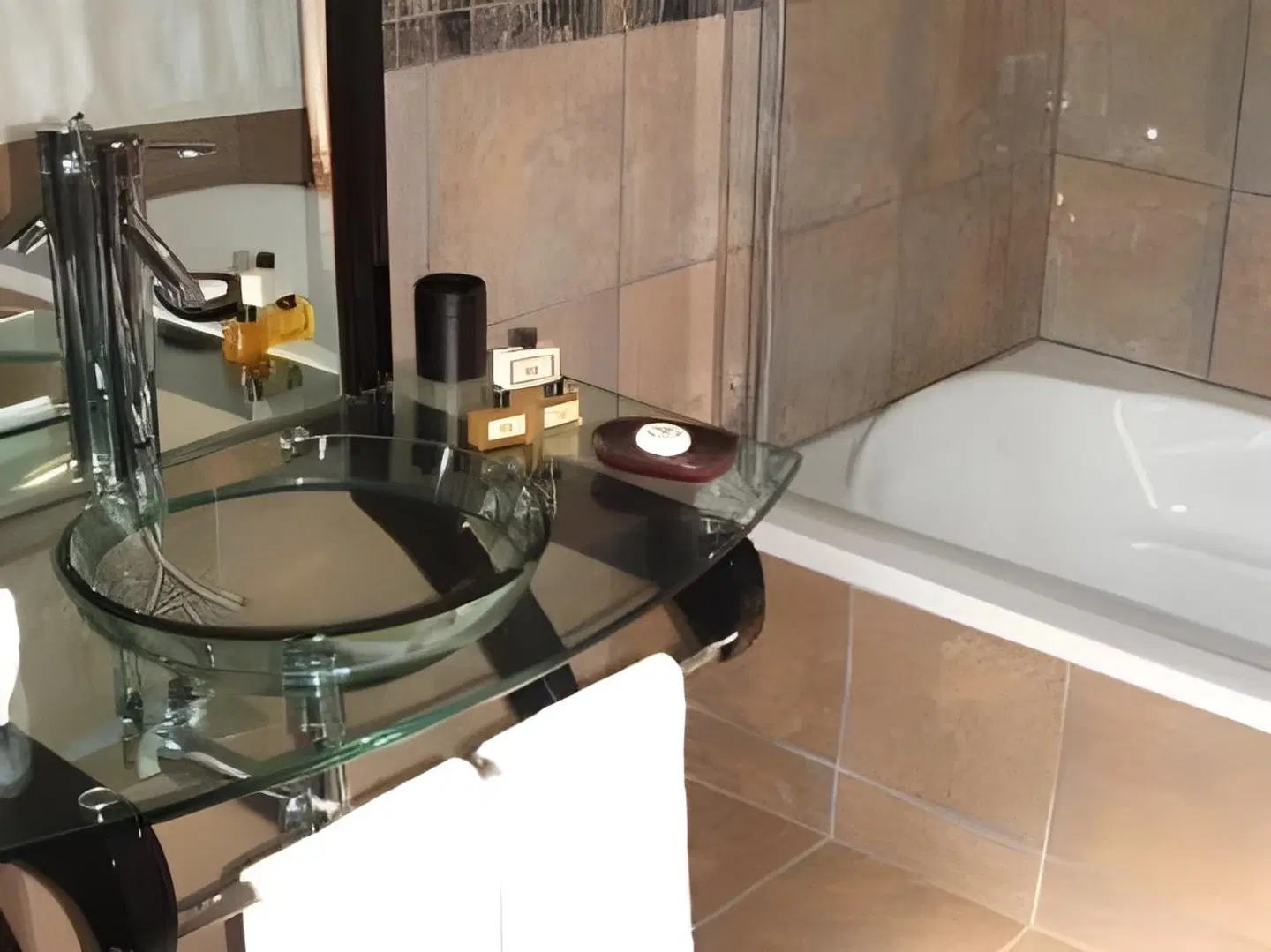 24 Onvrey 4 Star Boutique Hotel Badezimmer