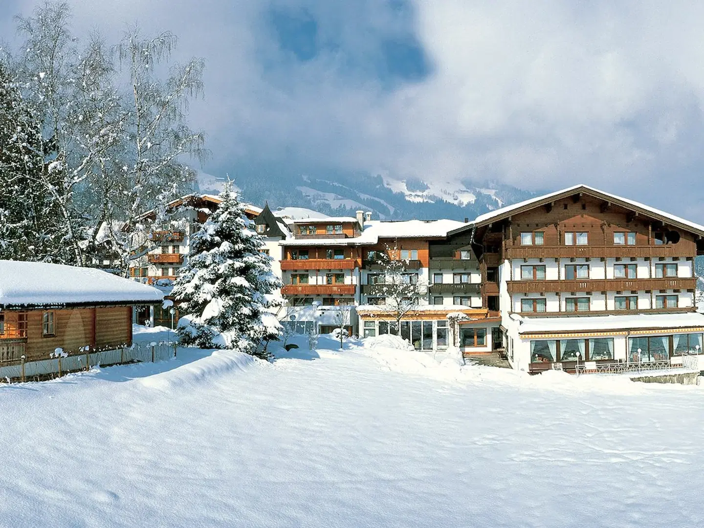 Gartenhotel CRYSTAL EXTERIOR