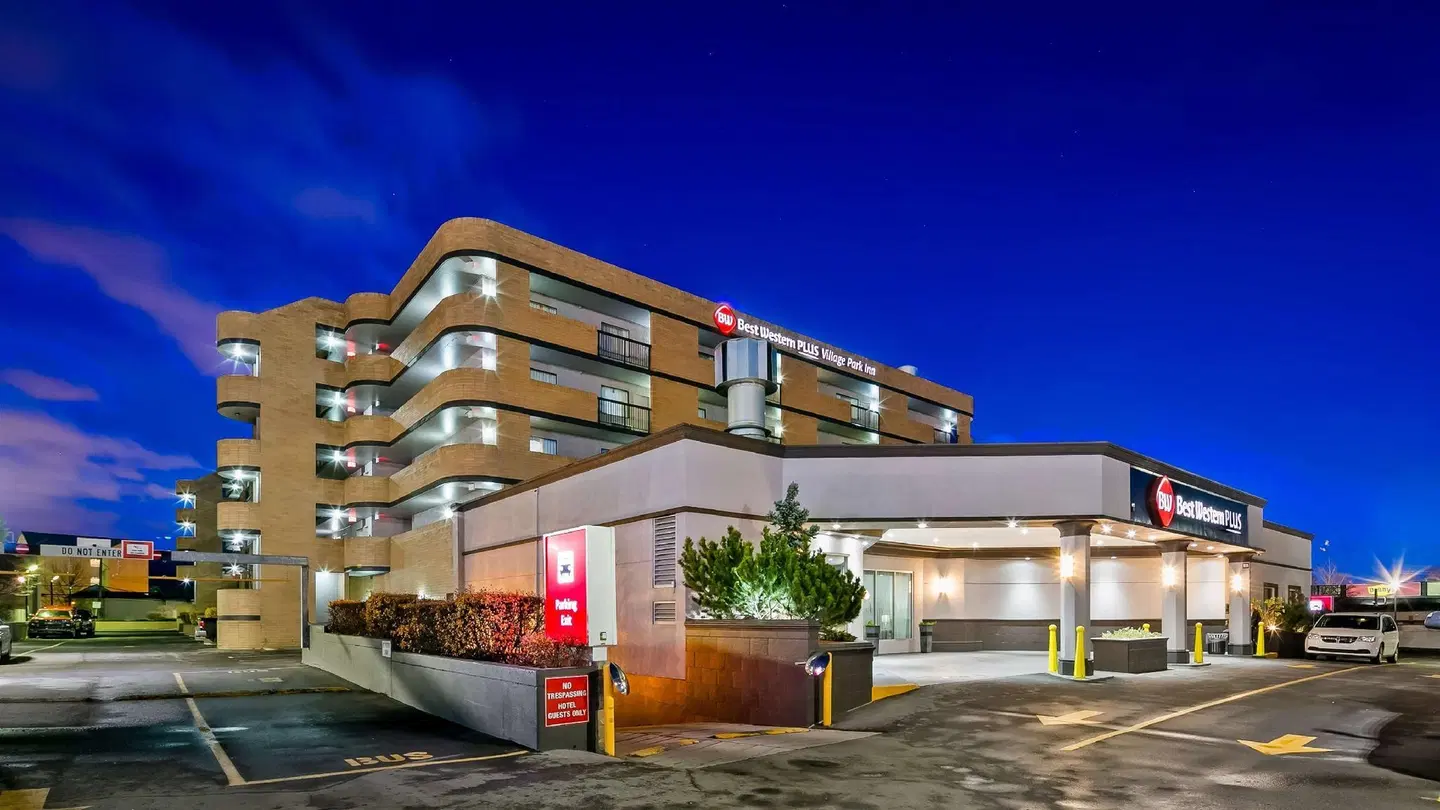 Best Western Plus Village Park Inn EXTERIOR