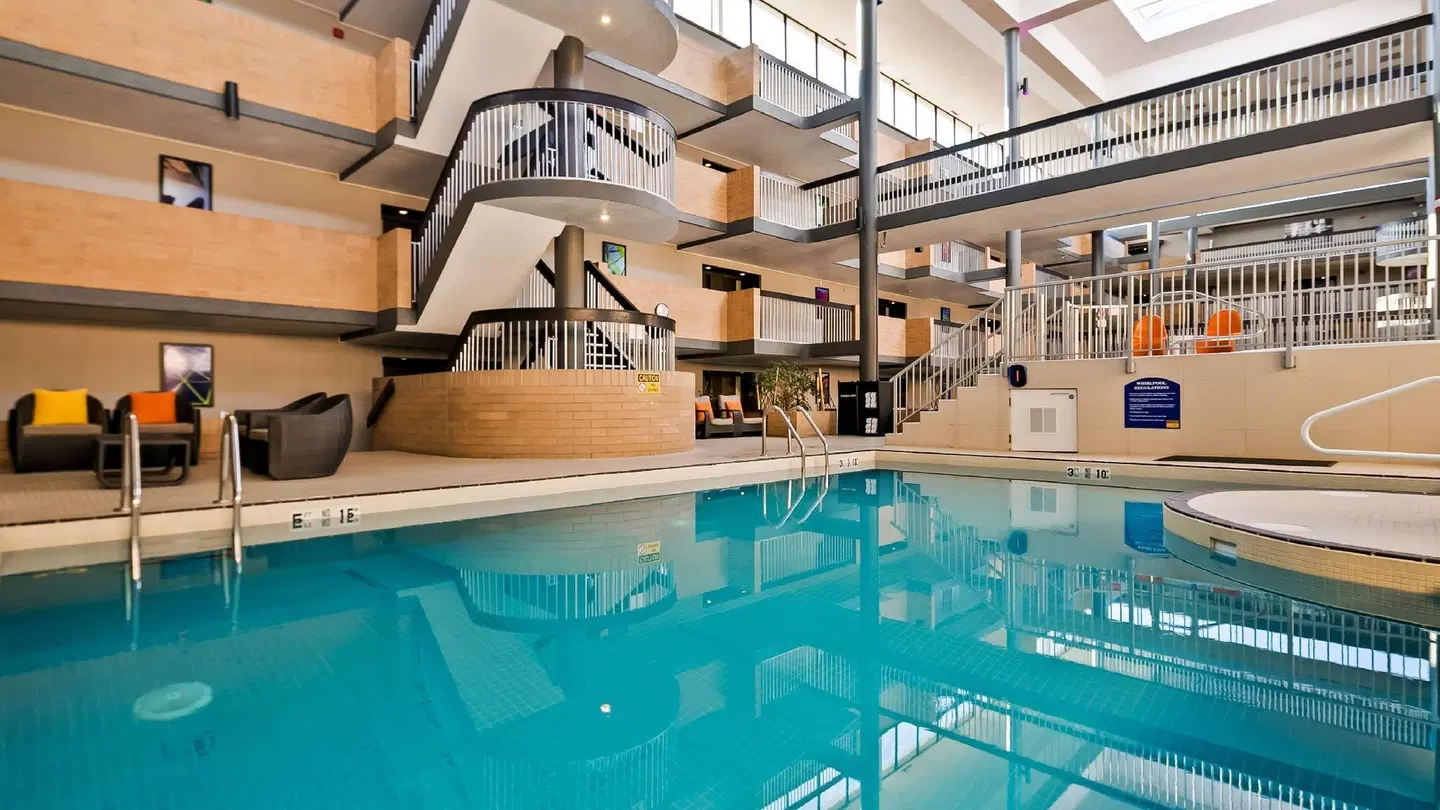 Best Western Plus Village Park Inn Hallenbad