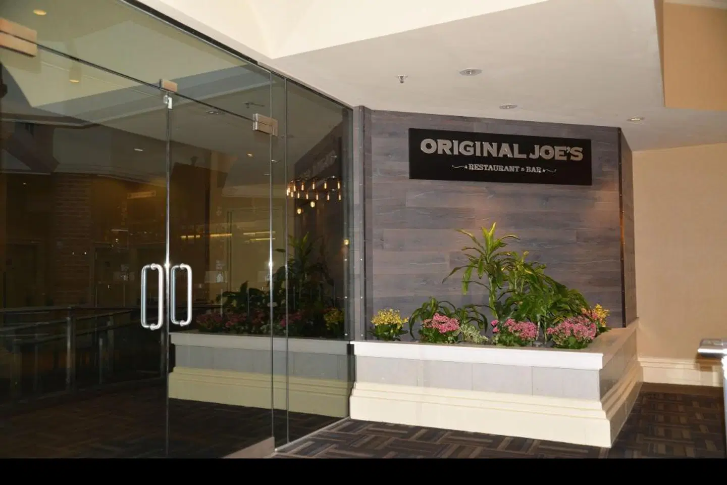 Rosedale on Robson Suite Hotel LOUNGE_LOBBY