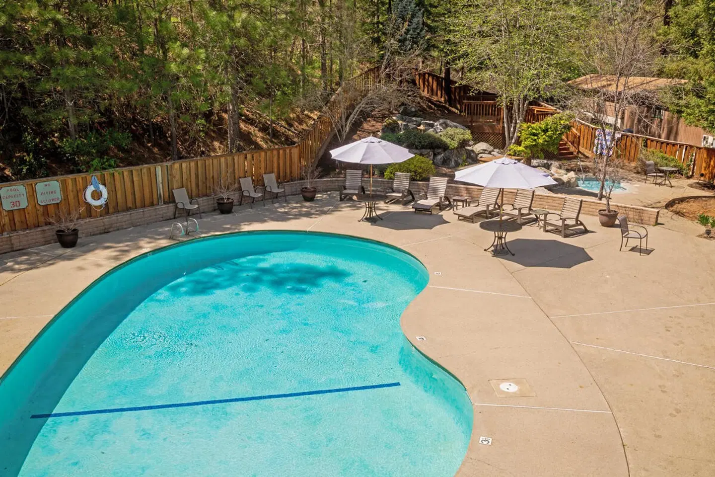 Yosemite Cedar Lodge OUTDOOR_POOL