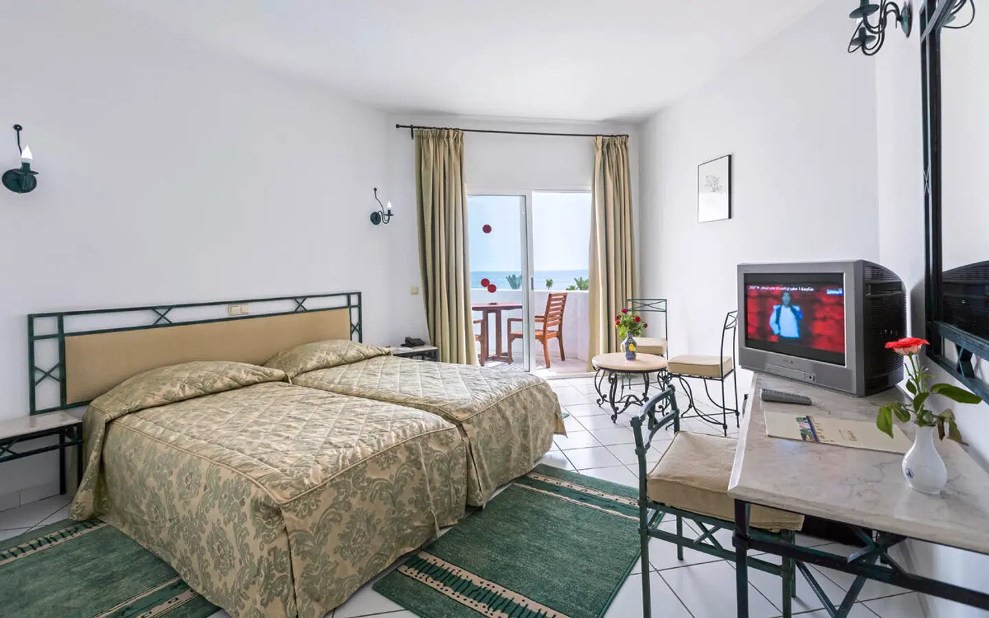 El Mouradi Skanes ROOM_EXAMPLE
