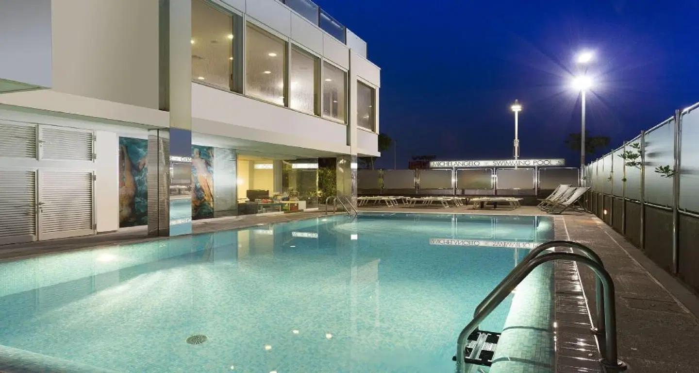 Michelangelo OUTDOOR_POOL