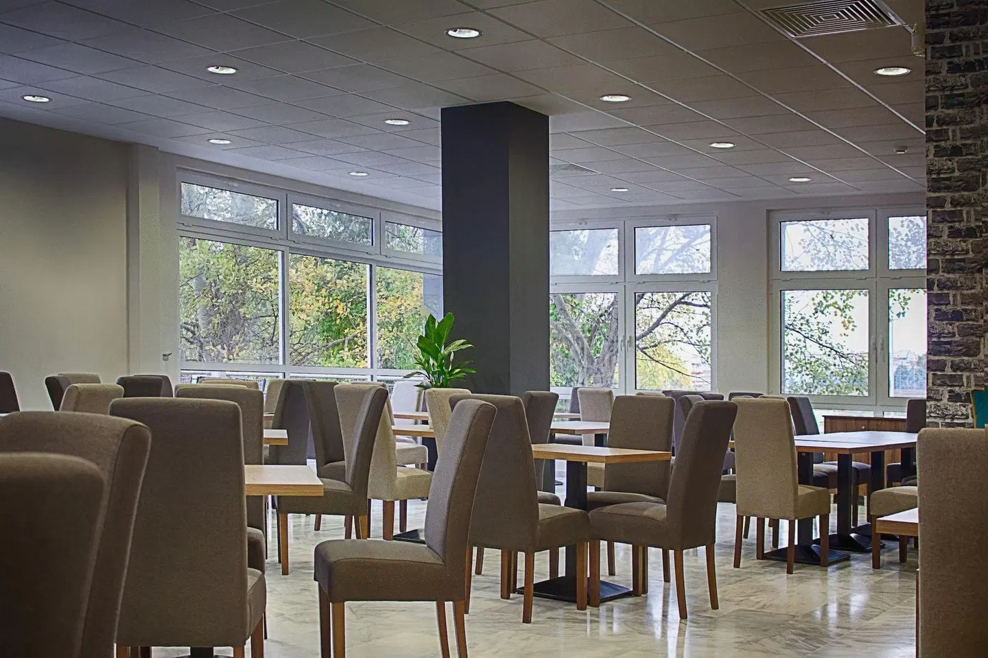 Athlos Hotel Restaurant