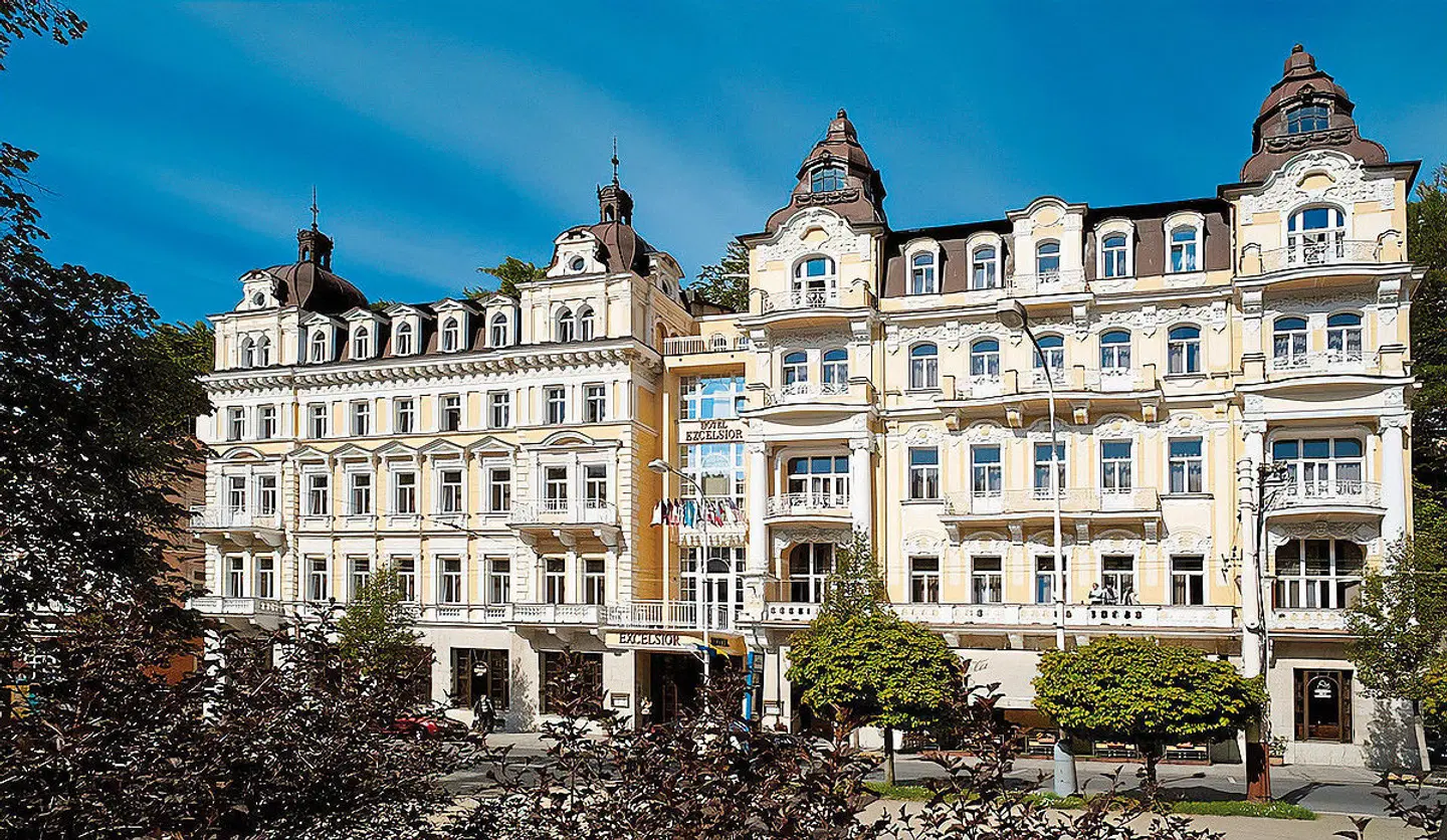Excelsior EXTERIOR