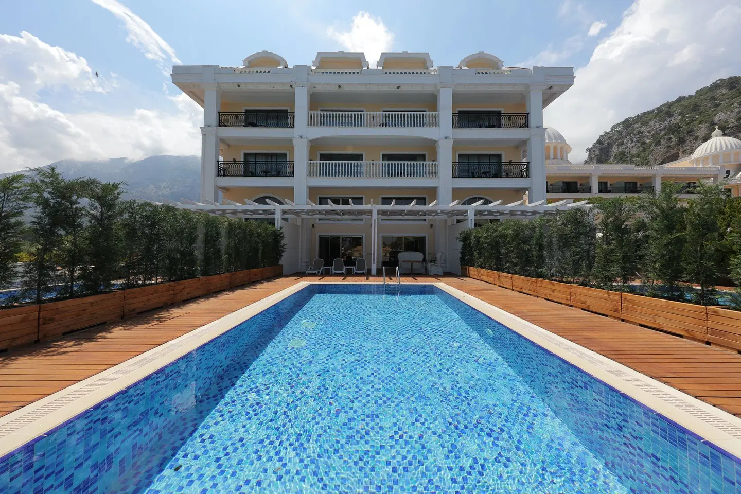 JUJU Premier Palace OUTDOOR_POOL