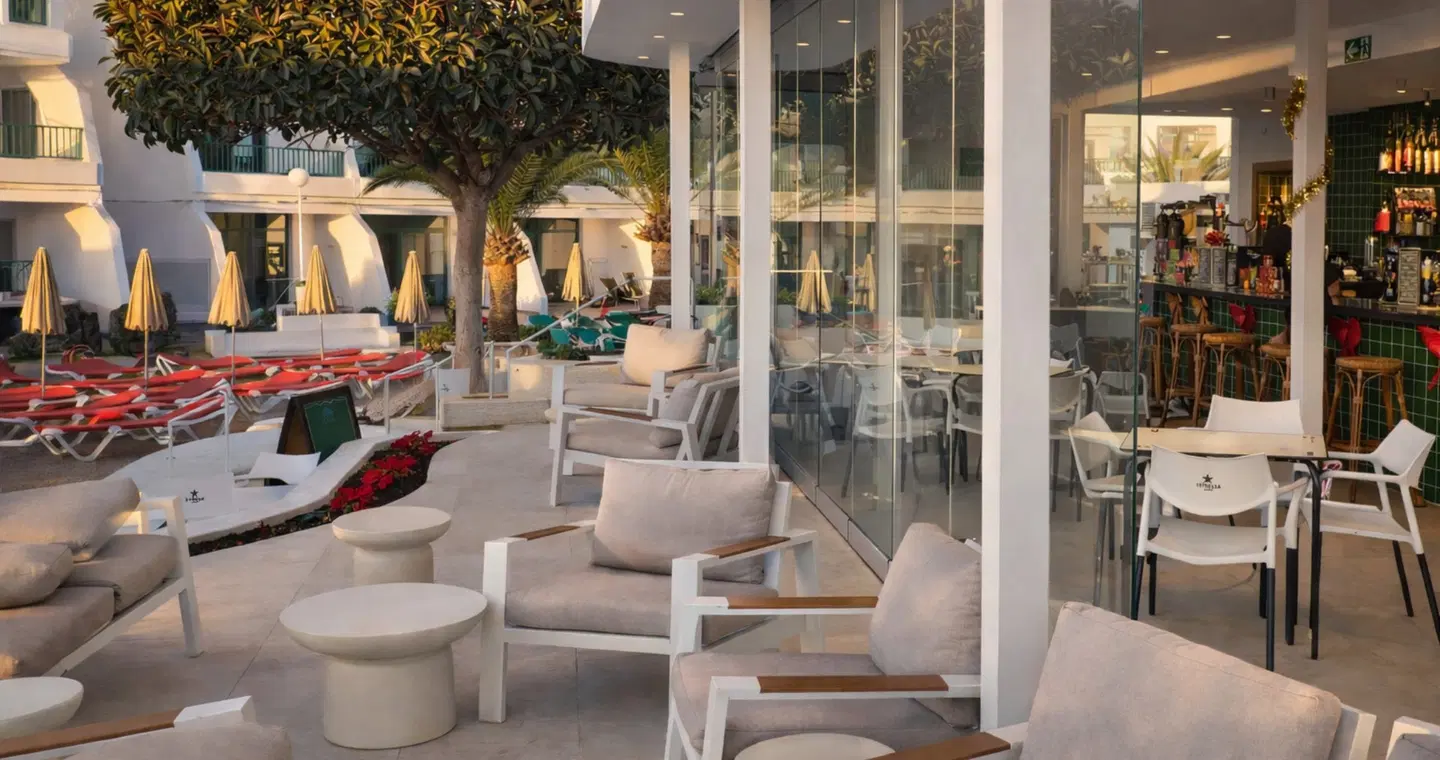 Apartamentos La Peñita Terrasse
