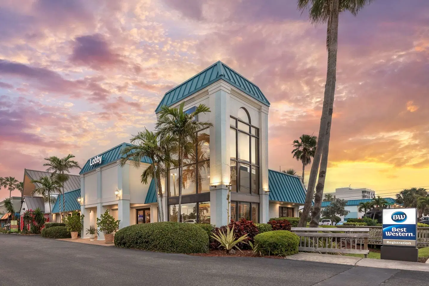 Best Western Cocoa Beach Hotel & Suites EXTERIOR