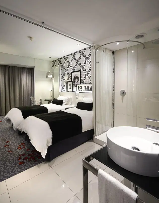 Protea Hotel by Marriott Fire & Ice! Johannesburg Melrose Arch Badezimmer