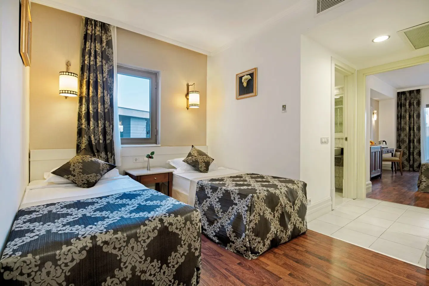 Alba Queen ROOM_EXAMPLE