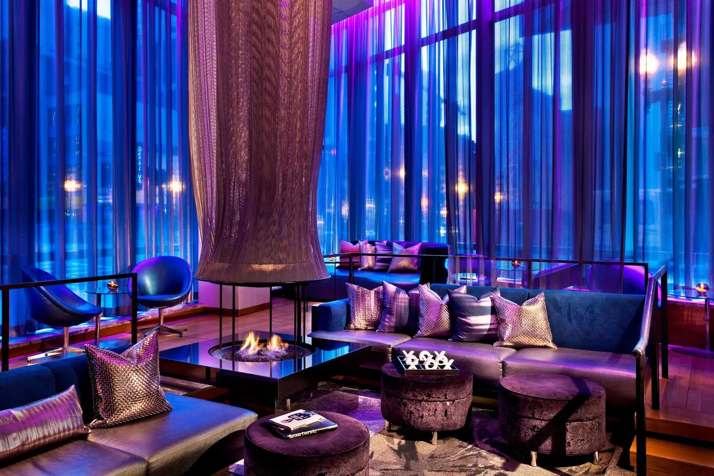 W Boston Bar