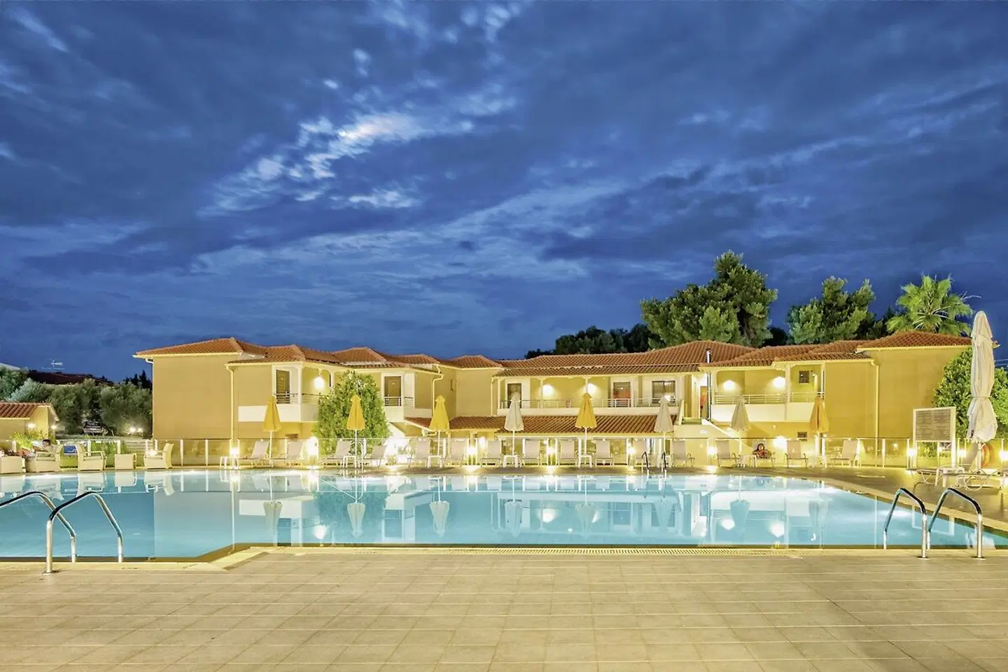 Lagomandra Beach Hotel OUTDOOR_POOL