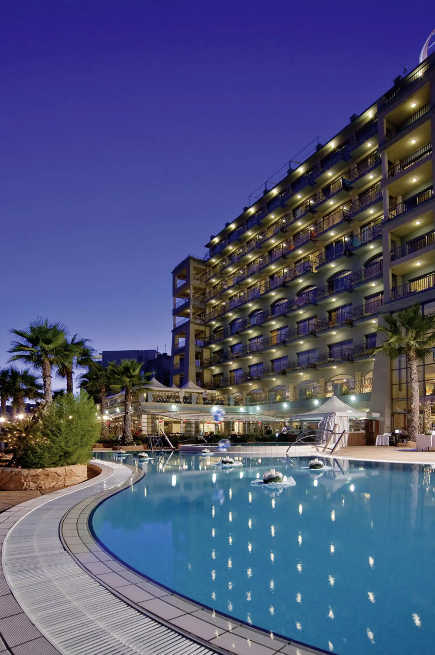 Cavalieri Art Hotel OUTDOOR_POOL